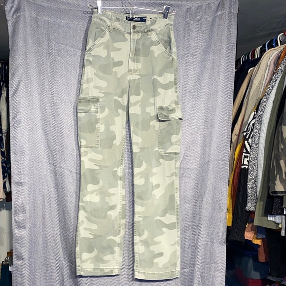 Hollister Pants - Hollister Olive Camouflage Cargo Pants